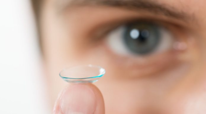 wear contact lens