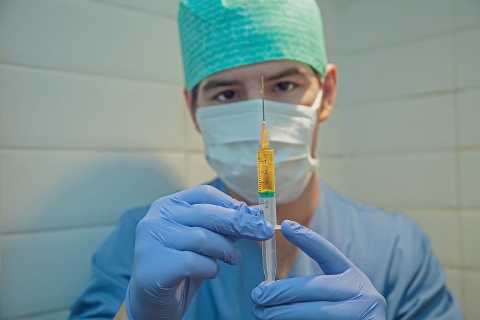 新冠病毒不會等 癌細胞也是! 治療中癌症病人應優先施打新冠疫苗