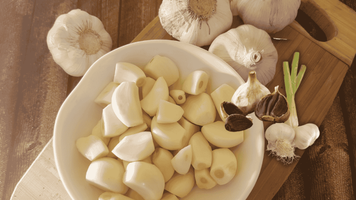 Mince Garlic For 10 Minutes To Improve Allicin Action