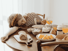 「暈碳助眠法」有效嗎?長期恐傷害心血管!營養師推7大天然助眠食物 Coma