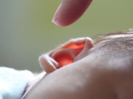 嬰兒耳朵