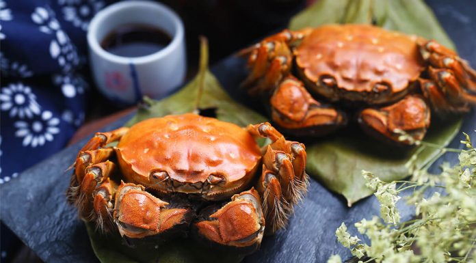Steamed Crabs China Yangcheng Lake Stone Board (1)