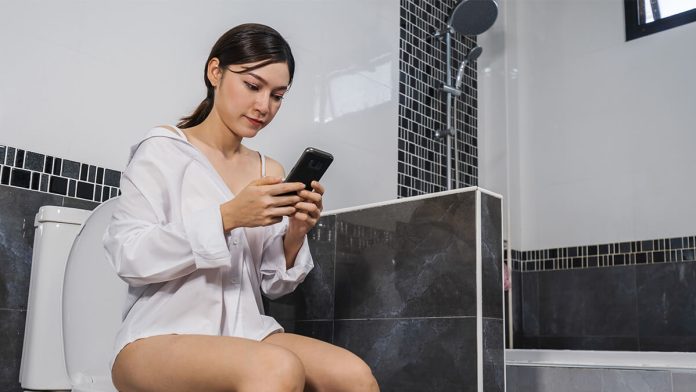 Using Cellphone In Toilet
