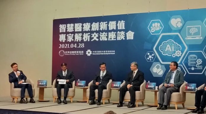媒合醫療及科技產學，創新智慧醫療價值！為協助台灣掌握智慧醫療趨勢，外貿協會於4月28日邀請醫療及科技產學研專家辦理座談會，加速媒合台灣兩大優勢產業業者合作。