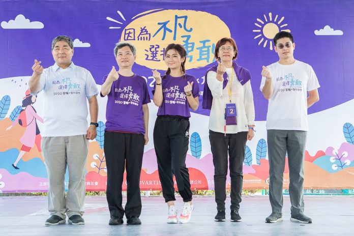 左起為萬芳醫院血液腫瘤科主治醫師邱宗傑、中華民國血液病學會理事長周文堅、ITP衛教大使Selina、中華民國紫斑症病友會理事陳佳美、雙和醫院血液病腫瘤科主治醫師謝燿宇、