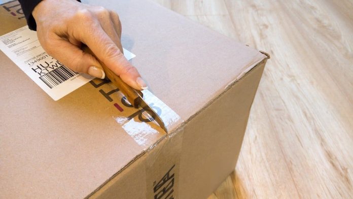 收發包裹先消毒？ (示意圖)