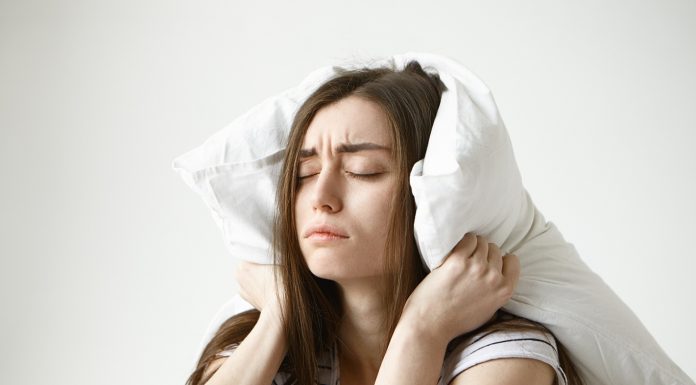 空汙讓人失眠-一晚醒來20次霧霾、粉塵和PM2.5導致的失眠(示意圖)
