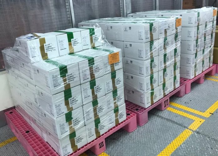 緩解嚴峻疫情 食藥署已輸入41萬劑AZ疫苗 ！
