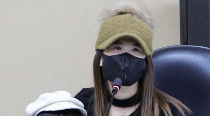 罹患庫欣病的病友翁小姐偕同女兒 感謝醫療團隊利用鼻內視鏡切除腦瘤 改善內分泌 恢復健康(圖.北榮提供)